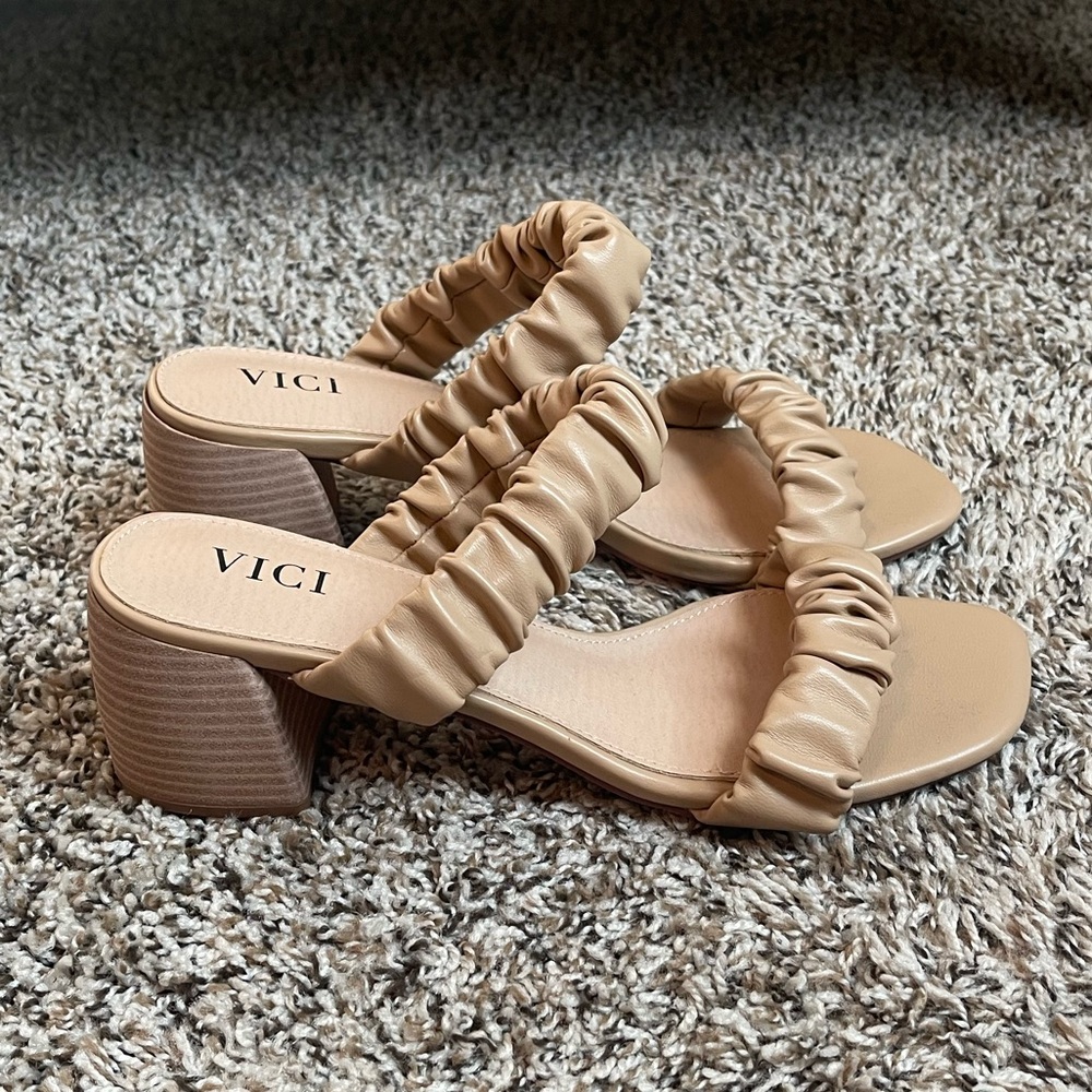 Vici • Women's Beige Heeled Sandals. Size 8.5